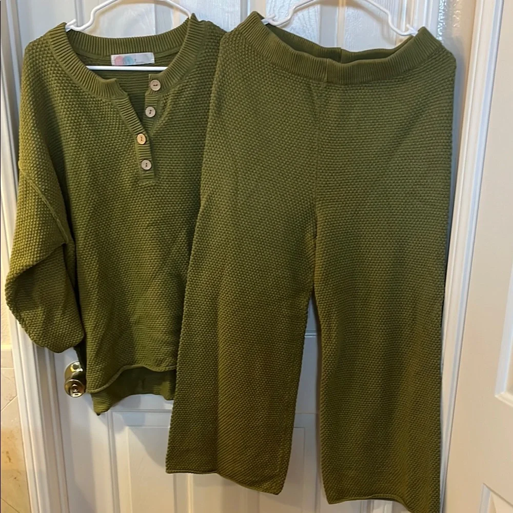 Free People-Olive Green Knit Sweater and Pant set - Picture 4 of 4